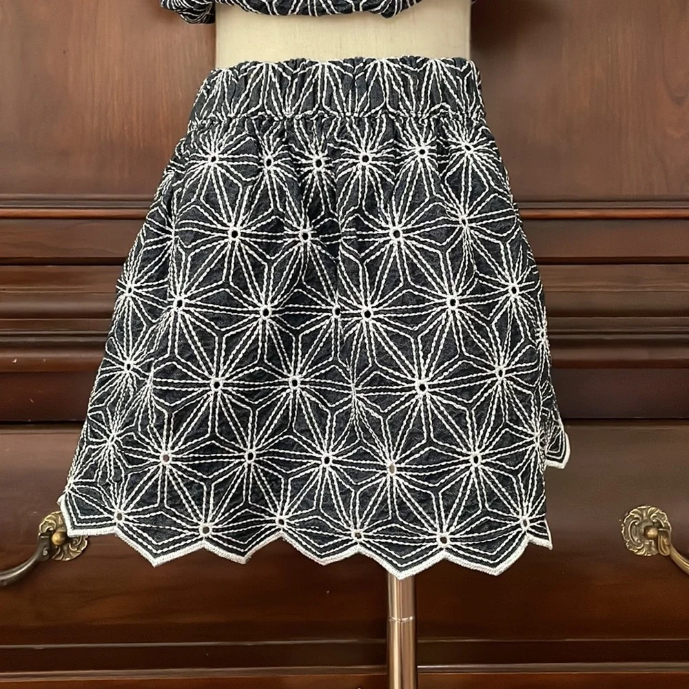 OshKosh B'gosh Girls 5T Navy White Eyelet Lace Top & Skirt Set VGUC